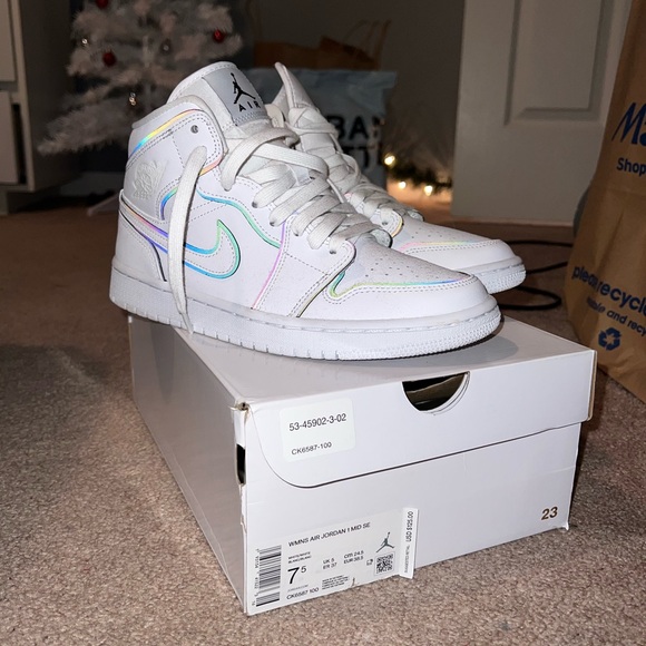 nike air jordan 1 mid iridescent